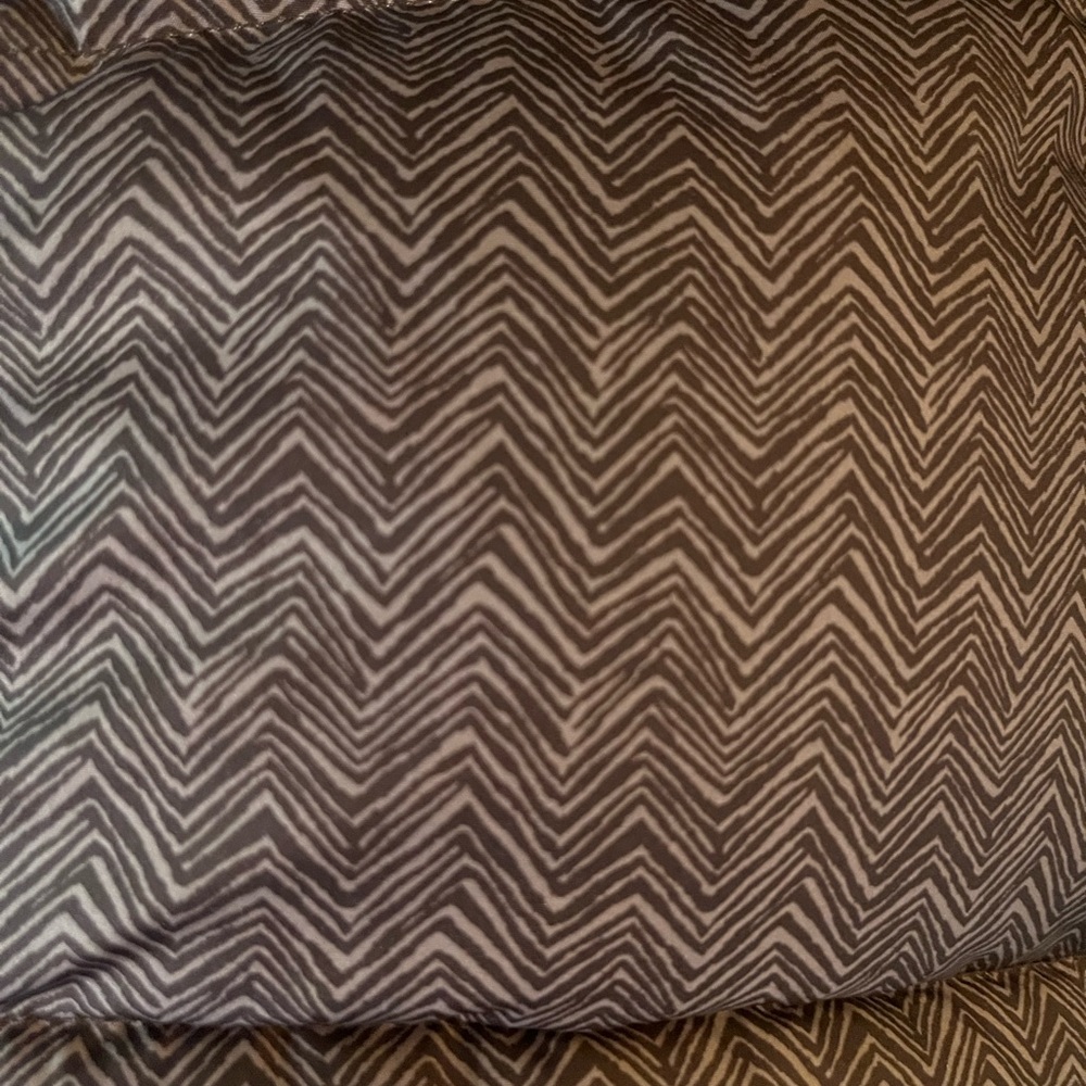 L.L. Bean Women's Brown Patterned Puffer Coat - Picture 3 of 4